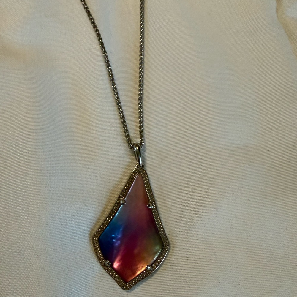 Kendra Scott necklace